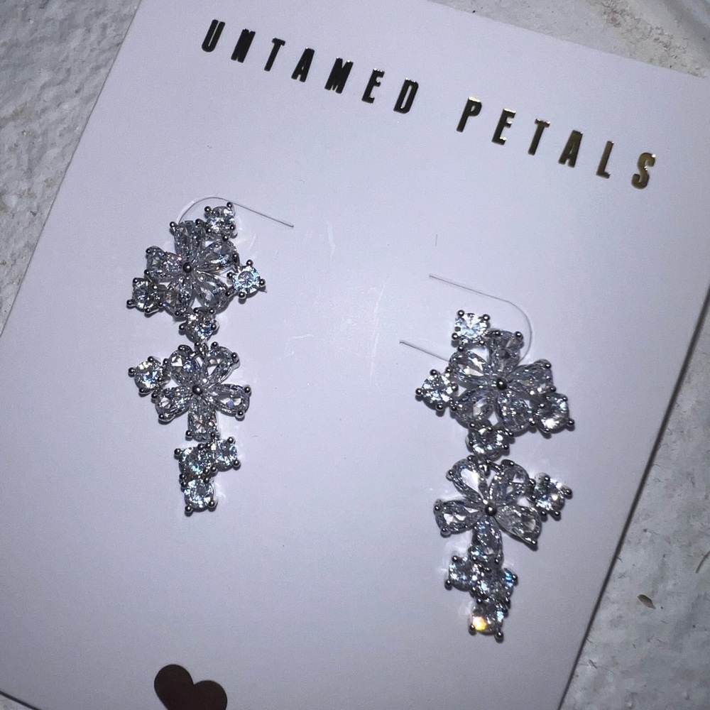 UNTAMED PETALS Silver Earrings